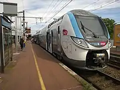 Um trem Regio 2N na plataforma em 2018.