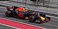 Max Verstappen pilotando o modelo RB13 durante os testes em Barcelona.