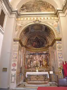 Altar-mor com o relicário de Santo Elígio.