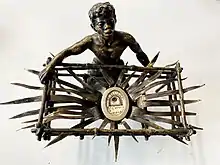 Relicário de bronze com fragmento ósseo de São Carlos Luanga (propriedade privada)