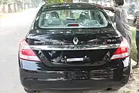 Traseira do Renault Scala indiano.