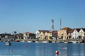 São Jacinto, onde o canal se liga com a Barra de Aveiro e, consequentemente, com o oceano.