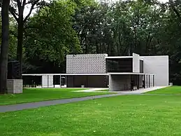 Pavilhão Rietveld, projetado por Gerrit Rietveld.