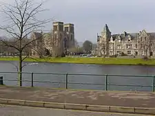 Catedral de São Andres, junto ao rio Ness