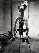 Jacob Epstein, The Rock Drill, 1913, em sua forma original, agora está perdido.