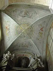 Decoração da abóbada do [[cruzeiro (arquitetura)|]].