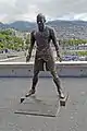 Estátua em bronze de Cristiano Ronaldo, em frente ao museu.