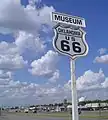 Placa do museu da U.S. Route 66 em Clinton, em Oklahoma