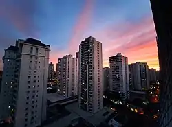 Prédios no Bueno na Rua T-65, em maio de 2020.