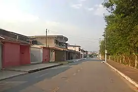 Rua 105 no interior do bairro Cruzeirinho