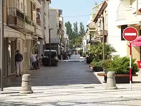 Rua principal do comércio tradicional na freguesia de São João Batista - Entroncamento