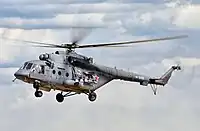 Um Mil Mi-17 russo com armamentos acoplados.