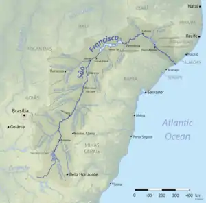 Bacia do São Francisco. Com 2&nbsp;830 km, banha cinco estados brasileiros.