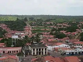 Foto de São Luís Gonzaga do Maranhão com destaque ao prédio da antiga prefeitura