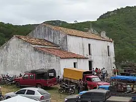 Do alto, da esquerda para a direita: Paróquia de Santo Antônio e São João Maria Vianney, vista aérea da cidade de Carnaíba, Praça de Eventos Milton Pierre, núcleo digital de Carnaíba, Escola de Musica, vista aérea de Carnaíba, Praça de Eventos Milton Pierre e vista da Praça Nossa Senhora de Lourdes.