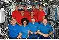 Os quatro integrantes da Expedição (azul) junto aos tripulantes da STS-117 Atlantis, durante a troca de Williams por Anderson.