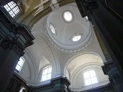 Interior da cúpula e o teto.