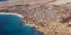Vista aérea sobre Santa Maria.A praia é visível no lado esquerdo da imagem.