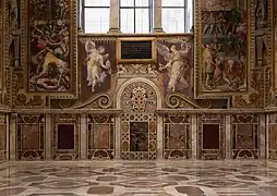 Pinturas e mármores da parede norte