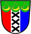 3 saltoréis—Tripartido por pala, gules,argento e azure, o argento carregado com três sautoréis em pala,sable; em um chefe invocado de três peças vert, três polvarins [amarrados] or—Oosthuysen, RSA