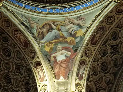 Um dos pendículos decorado com uma das virtudes cardinais