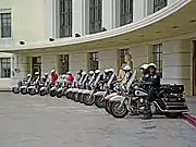 Oficiais da Divisão de Motocicleta da SFPD nas motocicletas Harley-Davidson Road King em Treasure Island (Divisão de Tráfego)