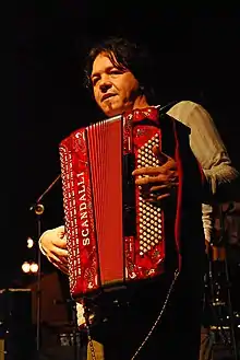 Sanfoneiro tocando uma Scandalli na 4ª edição da Virada Cultural em 2008 em São Paulo (SP)