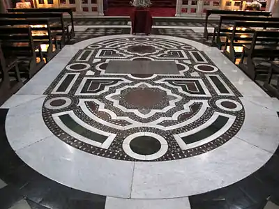 Piso em mosaico cosmatesco