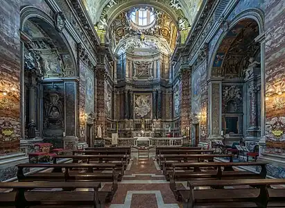 Vista do interior ricamente decorado