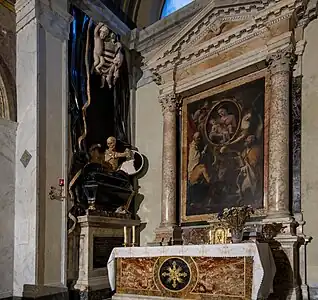 Altar-mor, com a Madona de Pompeo Batoni e o monumento do cardeal Durazzo.