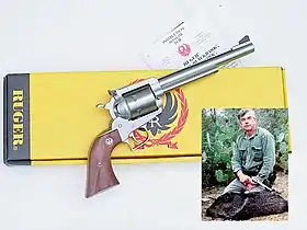 Um Ruger New Model Super Blackhawk.