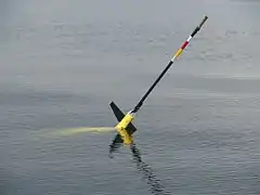 Um Seaglider na superfície entre os mergulhos.