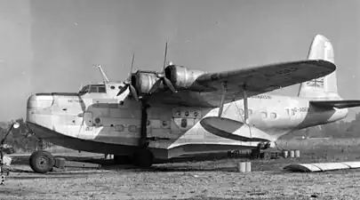 Short Sunderland 3 G-AGER da Aquila Airways em Hamble Beach, Hampshire, Inglaterra.