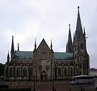 A catedral vista de lado
