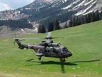 Um helicóptero AS532 Cougar esloveno.