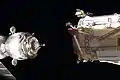 A Soyuz TMA-03M aproxima-se do módulo Rassvet na ISS nos momentos finais da acoplagem.