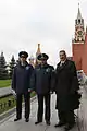A tripulação da TMA-22 em visita oficial à Praça Vermelha, em Moscou.
