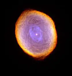 A Nebulosa Espirógrafo, morfologia esferoidal. Três cores são diferenciadas, correspondentes a nitrogênio ionizado, hidrogênio, e oxigênio ionizado, de fora para dentro.