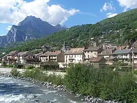 Comuna de Saint-Michel de Maurienne  junto ao l'Arc