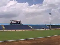 Campo de futebol do estádio.