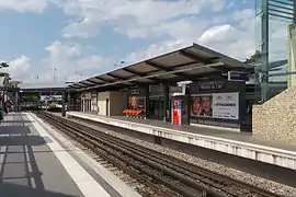 As plataformas da estação.