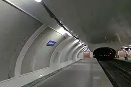 Parede da estação em junho de 2013.