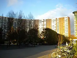 Edifício Storstugan junto ao centro de Täby