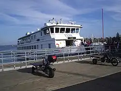 O ferryboat Ylva chega a Styrsö