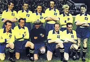 A Seleção Sueca antes de enfrentar a Itália na Copa do Mundo de 1950. Jeppson é o segundo em pé, da esquerda para a direita.