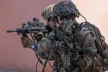 Soldados da França com o sistema de combate FÉLIN.