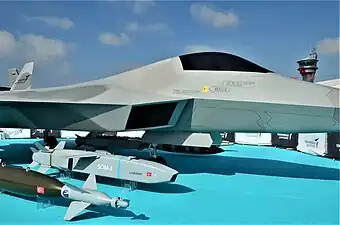 O míssil de cruzeiro SOM-J desenvolvido pelas empresas turcas TÜBİTAK SAGE e ROKETSAN é projetado para caber no compartimento de armas interno do F-35 e do TAI TF-X.