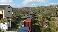 Composição ferroviária a passar junto a Rochoso