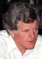 Senador Ted Kennedy de Massachusetts.