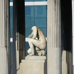 A estátua do templo.